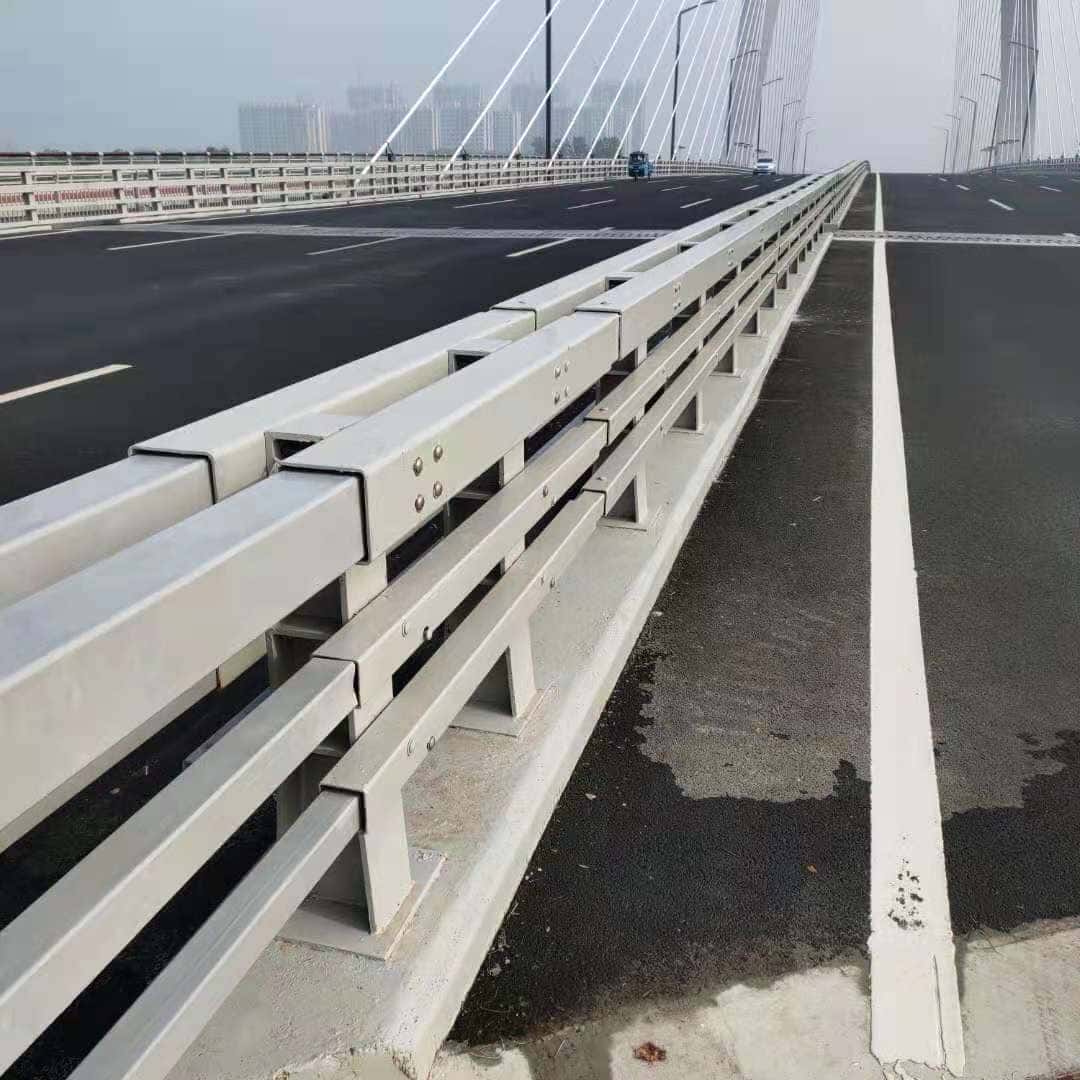 桥梁防撞护栏